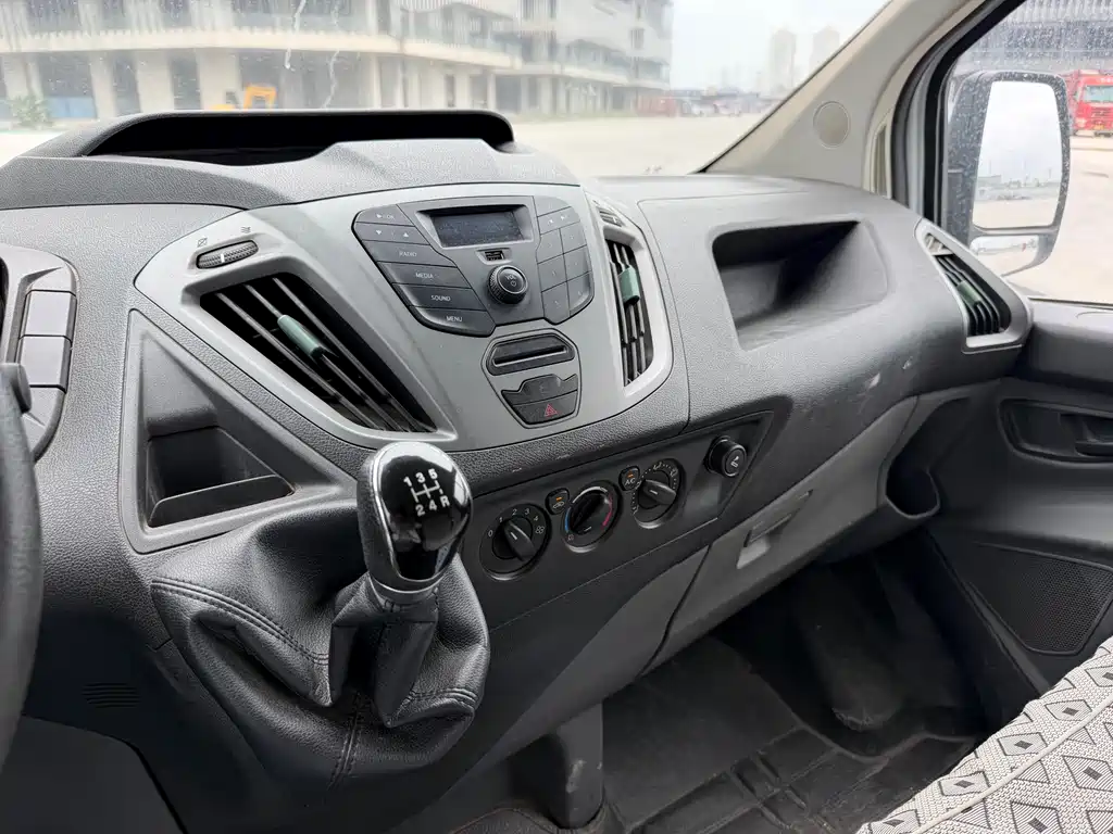 Ford Transit 2018 — фото 11