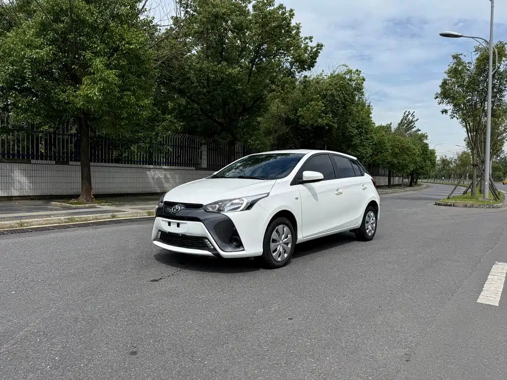 Toyota Yaris L 2021
