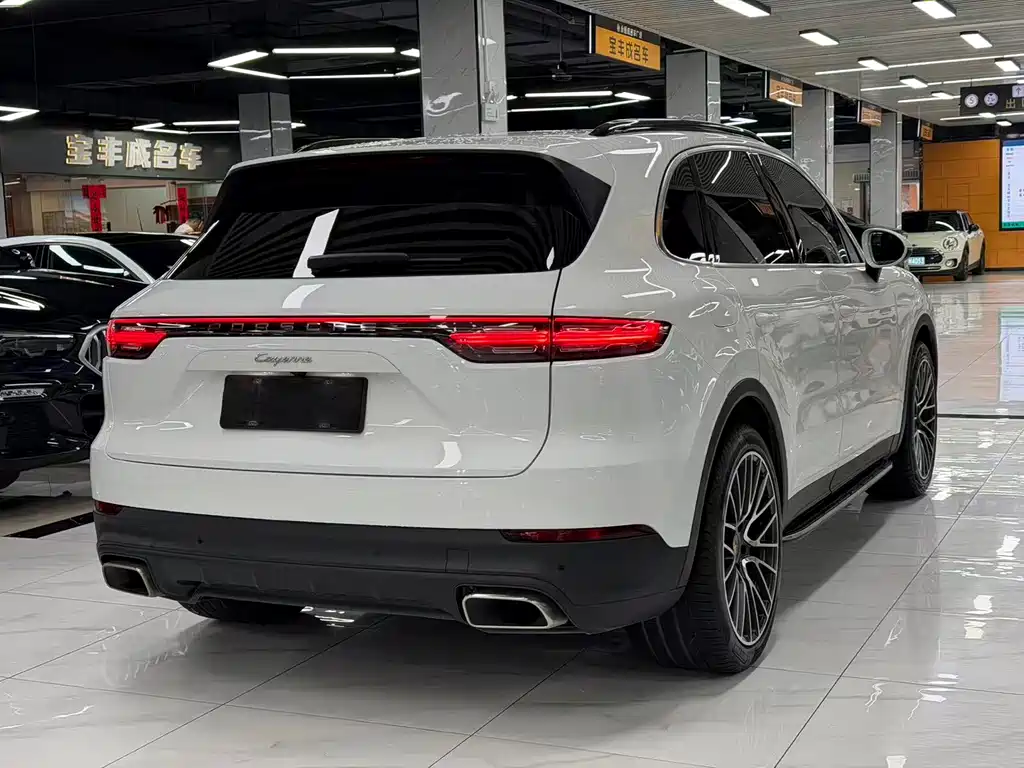 Porsche Cayenne 2019 — фото 3