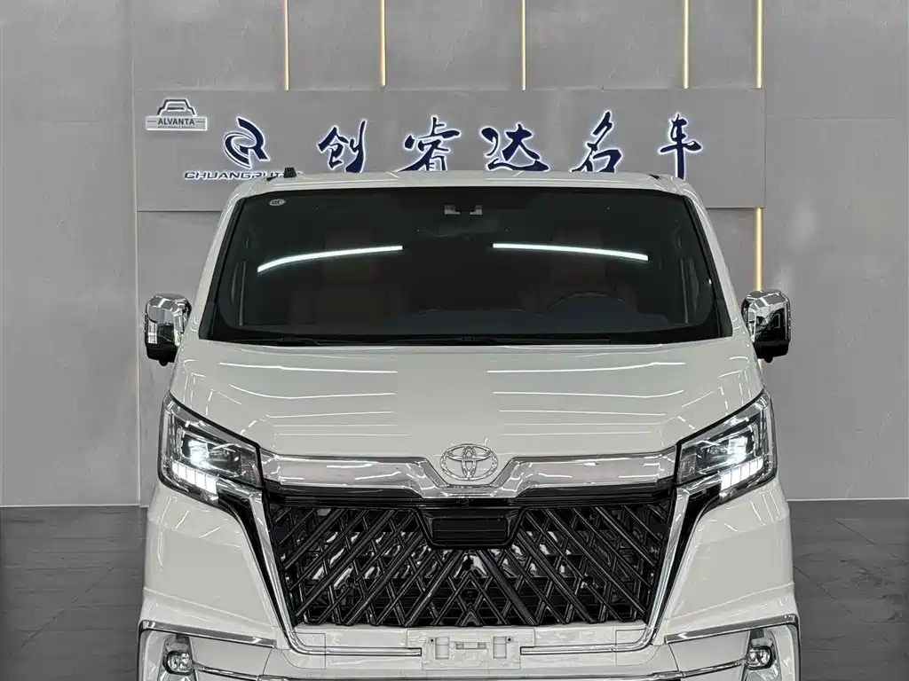 Toyota Hiace — фото 2
