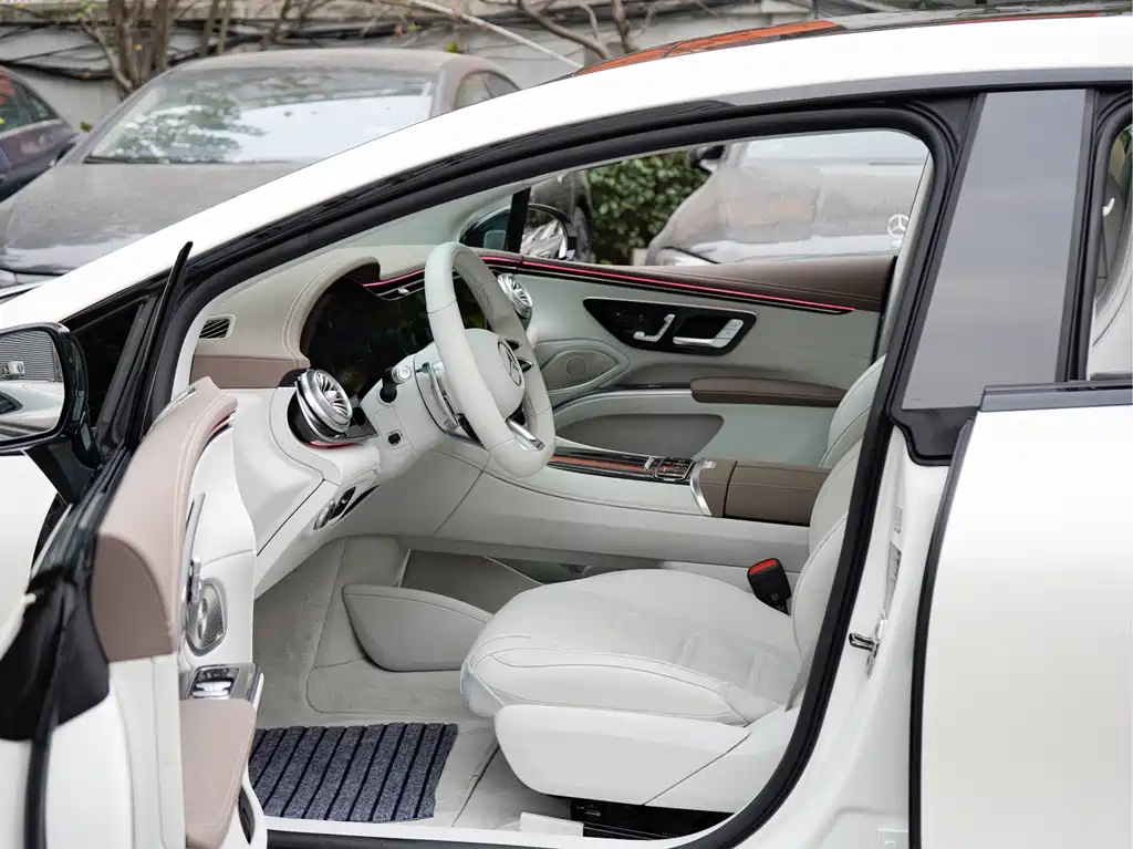 Mercedes-Benz EQS AMG 2023 — фото 12