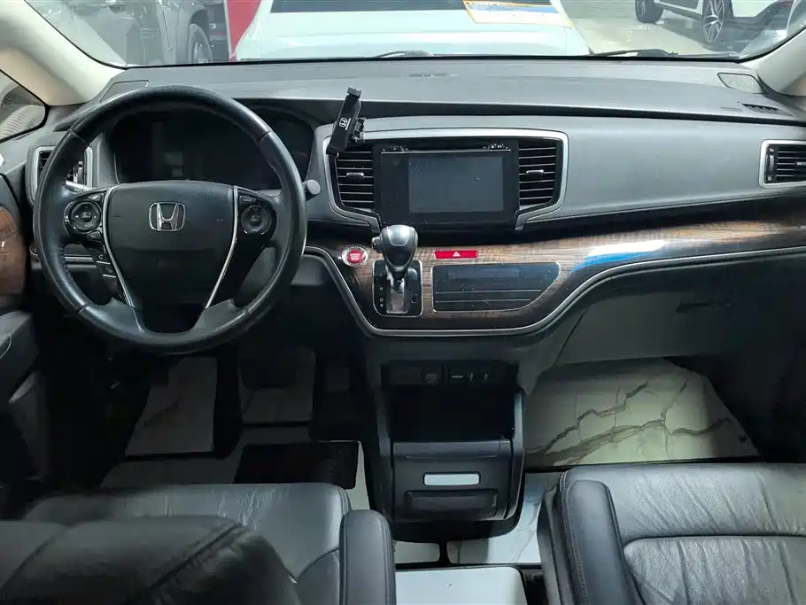 Honda Odyssey 2017 — фото 12