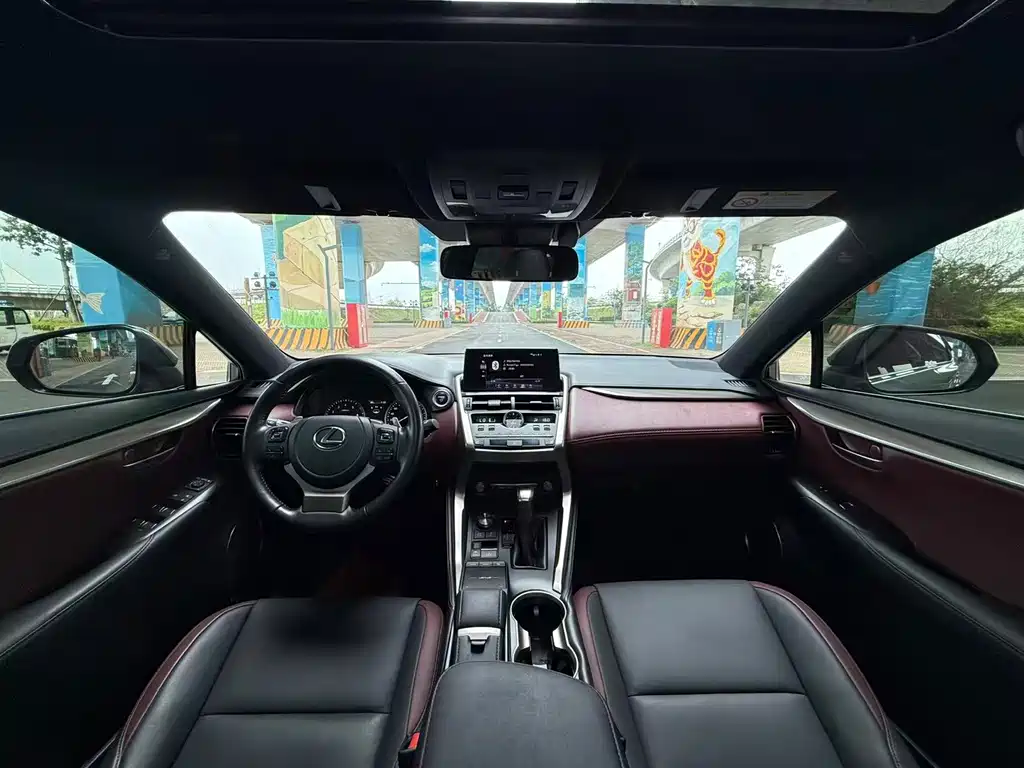 Lexus NX 2021