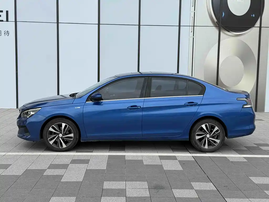 Peugeot 408 2019 — фото 12