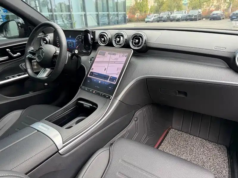 Mercedes-Benz C-Class 2023 — фото 10