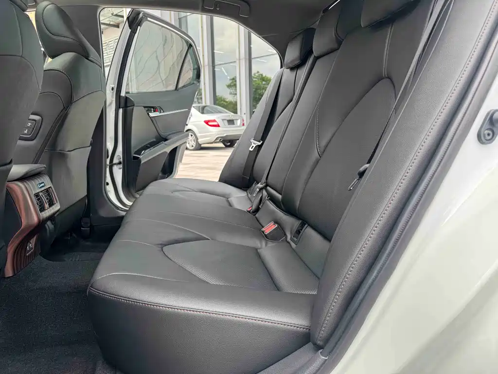 Toyota Camry 2020 — фото 10