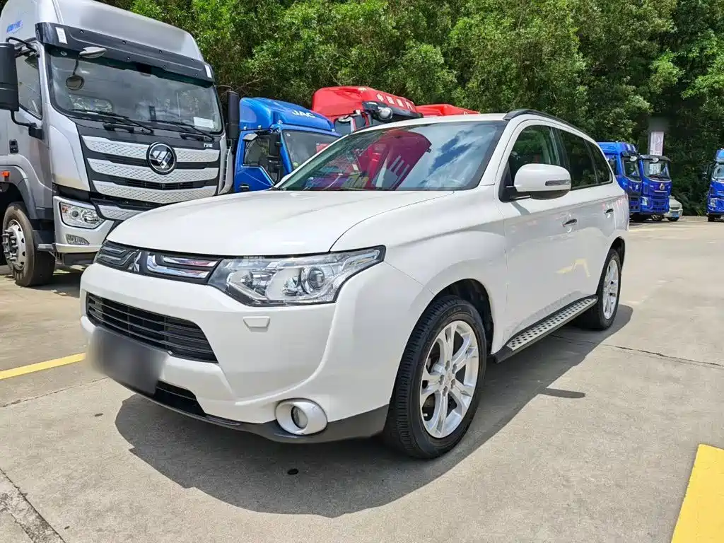 Mitsubishi Outlander 2014 — фото 2