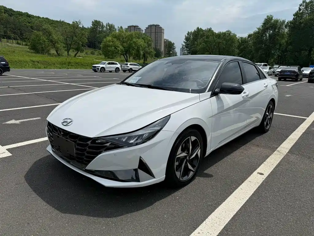 Hyundai Elantra 2022