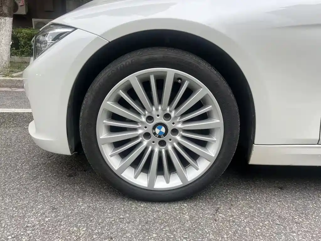 BMW 3 Series 2018 — фото 2