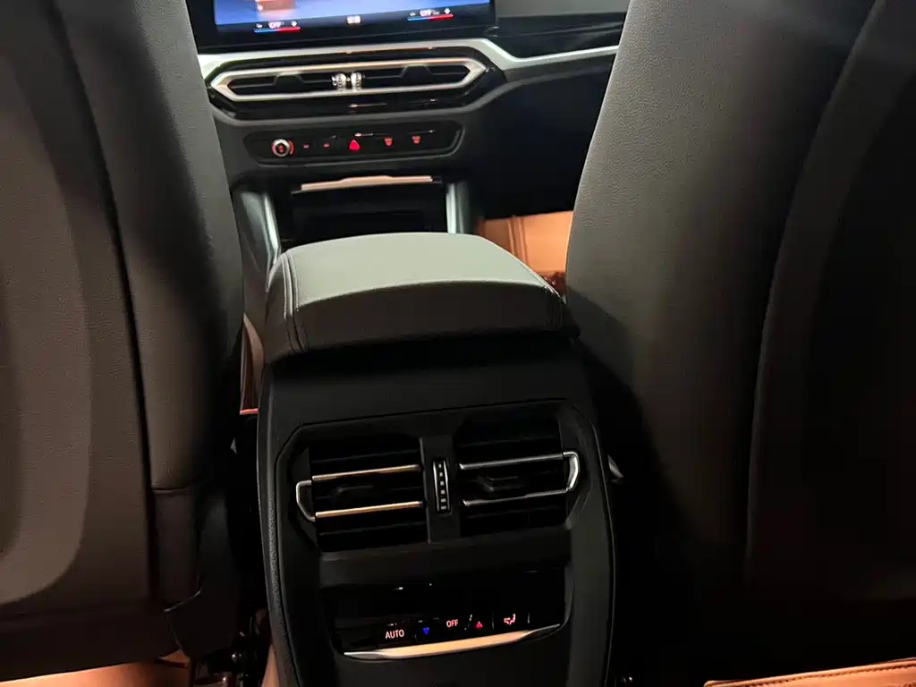 BMW 3 Series 2023 — фото 16