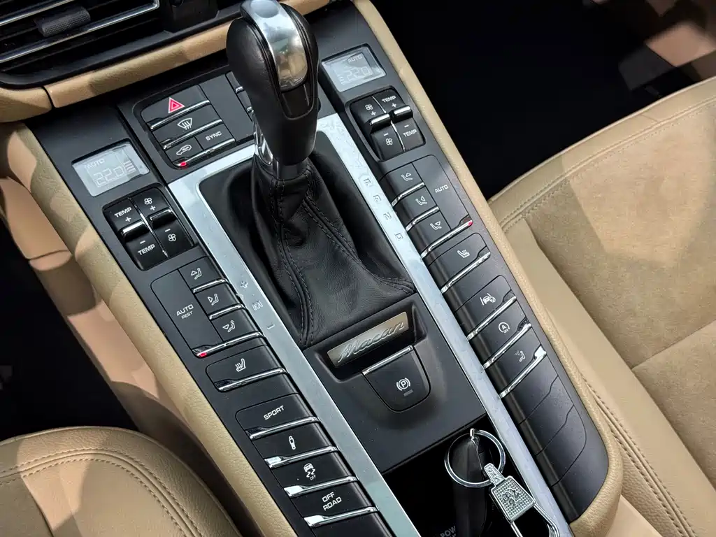 Porsche Macan 2020 — фото 15