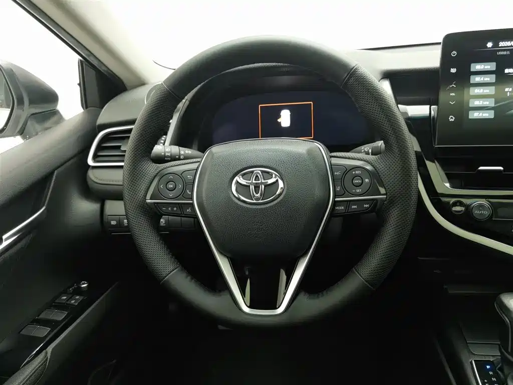 Toyota Camry 2023 — фото 11