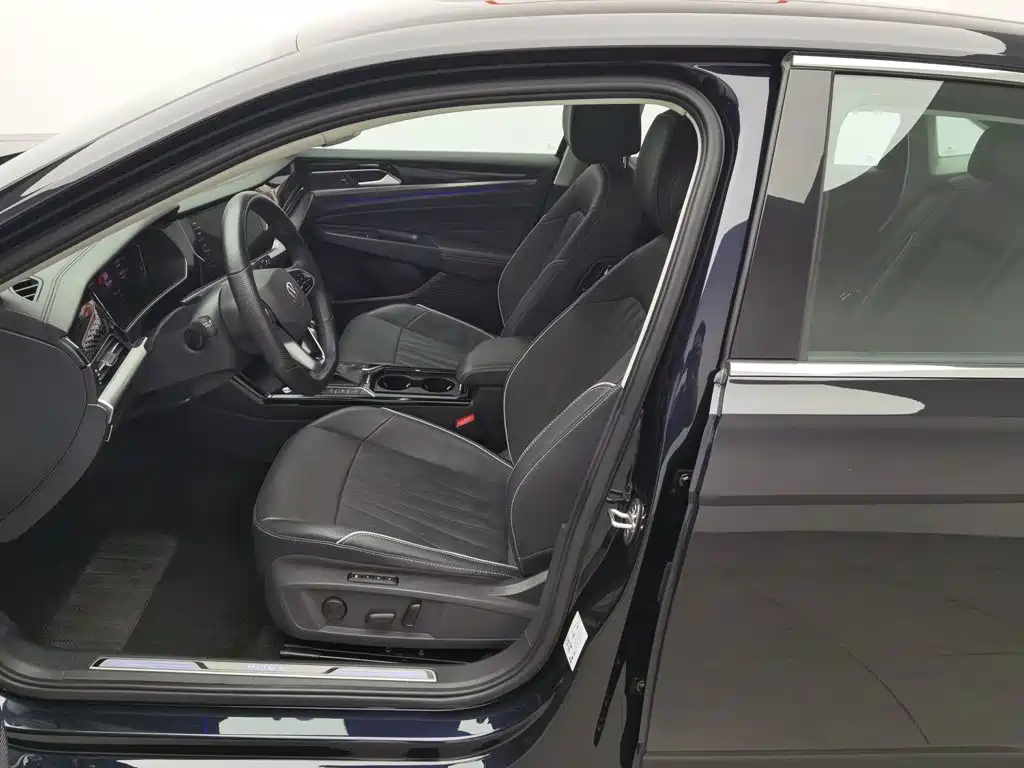 Volkswagen Passat Plug-In Hybrid 2023 — фото 10