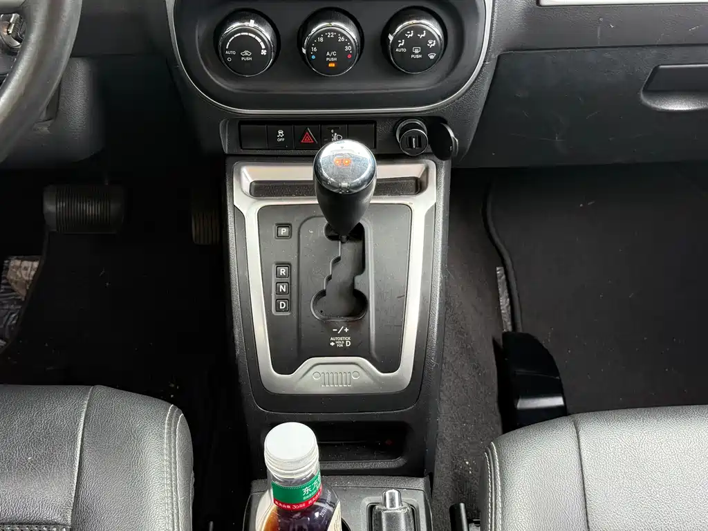 Jeep Compass 2015 — фото 13