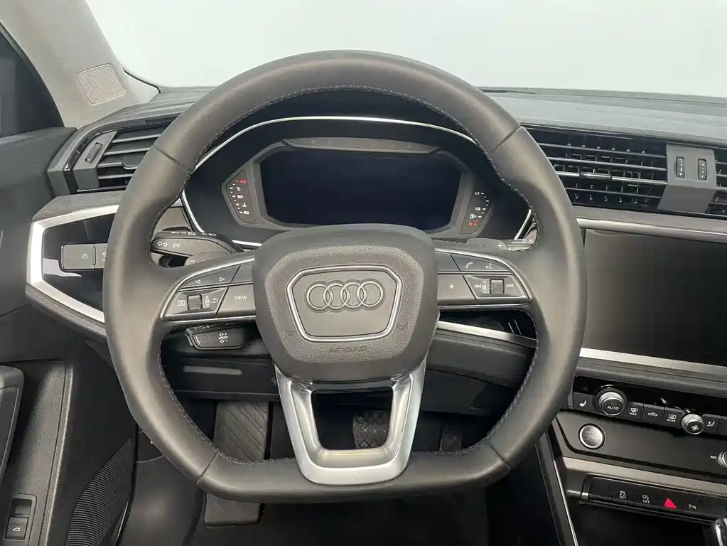 Audi Q3 2023 — фото 14