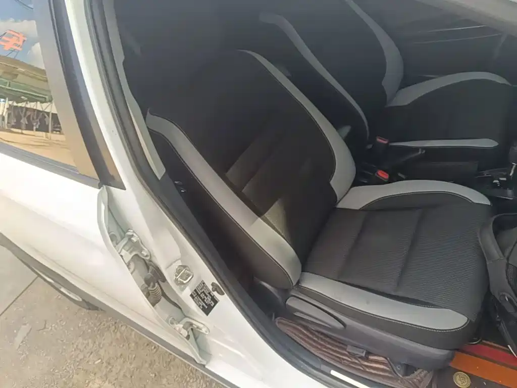 Toyota Yaris L 2020 — фото 25