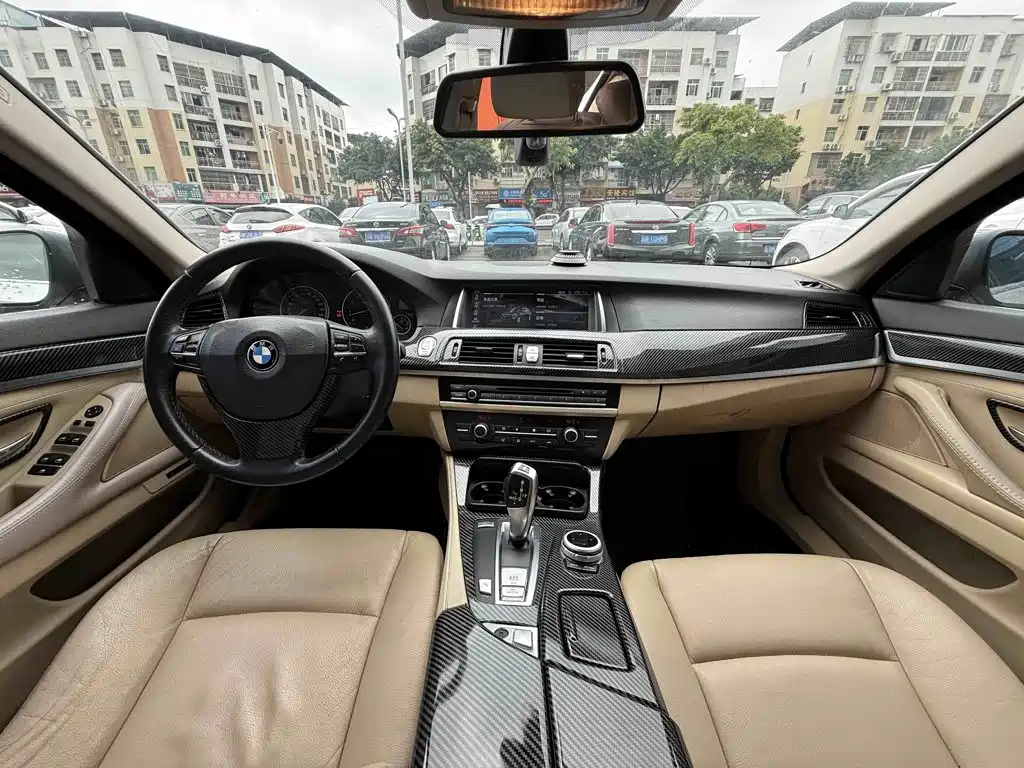 BMW 5 Series 2011 — фото 11