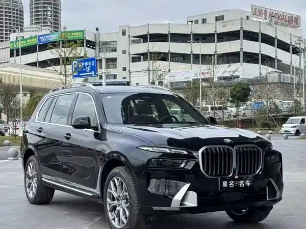 BMW X7 2025