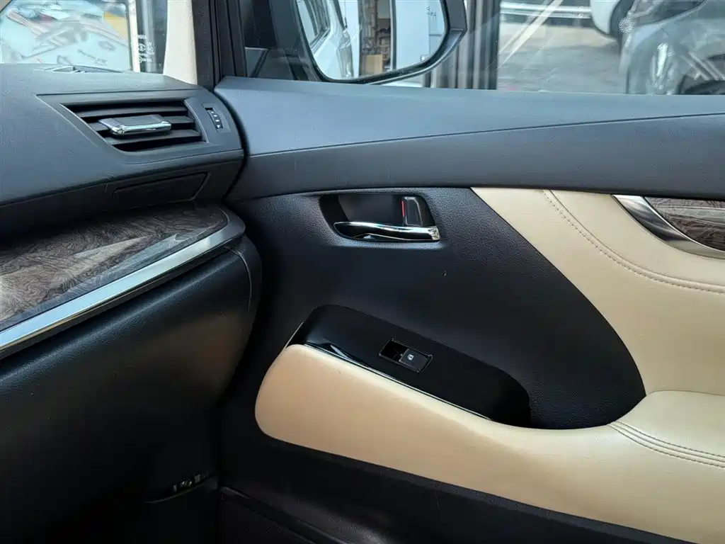 Toyota Alphard 2020 — фото 14