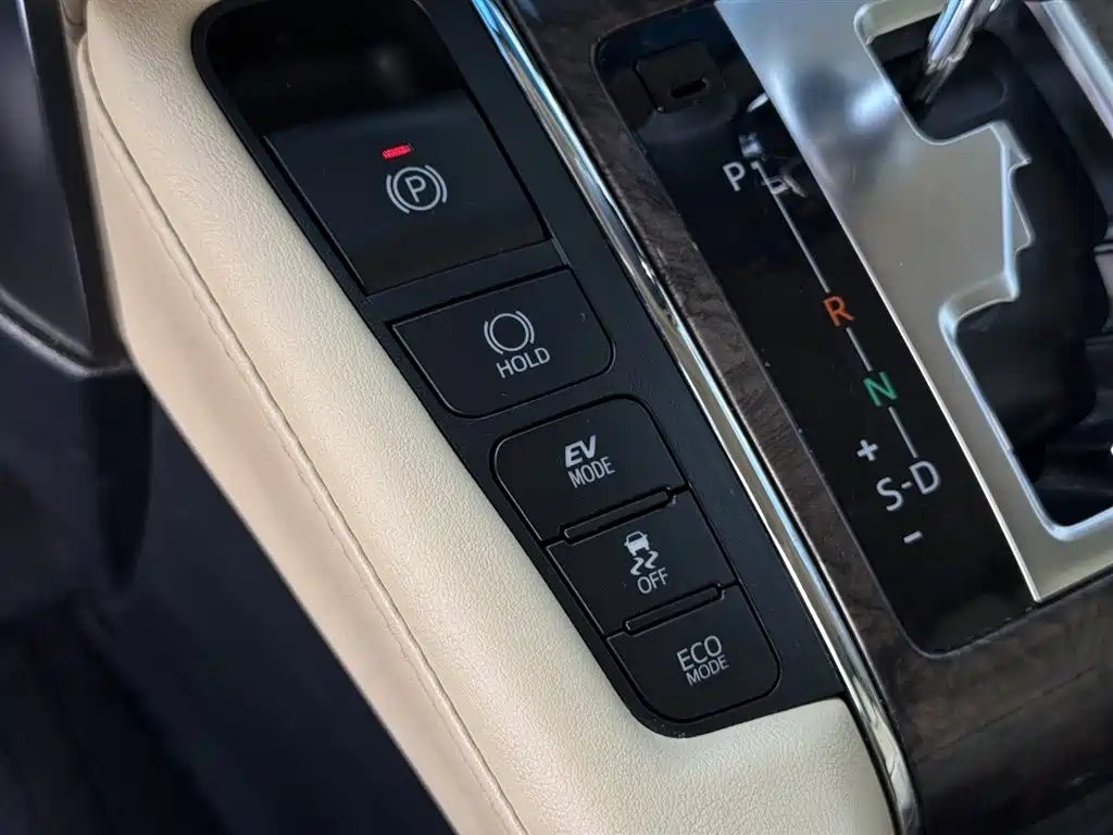 Toyota Alphard 2020 — фото 21
