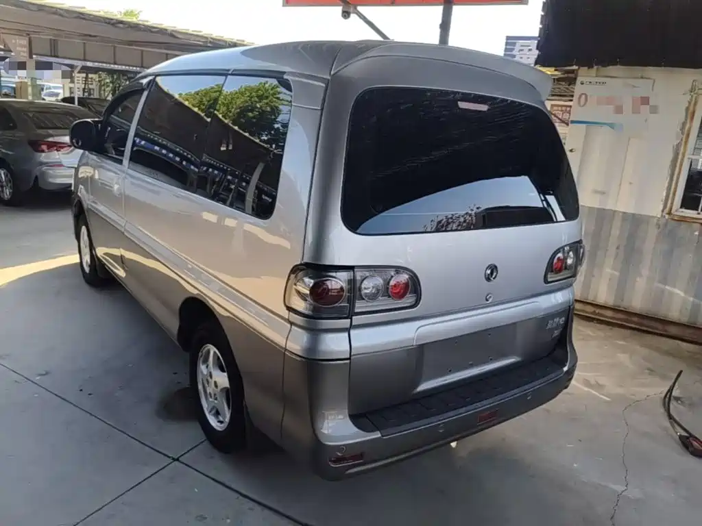 Dongfeng Lingzhi 2015