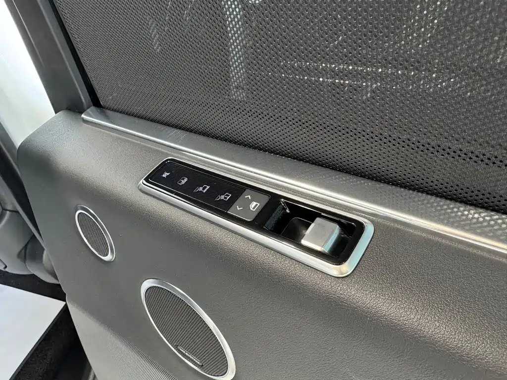 Land Rover Range Rover 2021 — фото 17