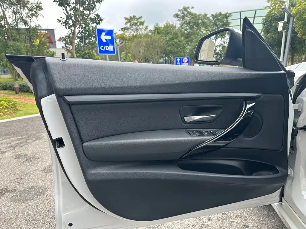 BMW 3 Series GT 2018 — фото 18