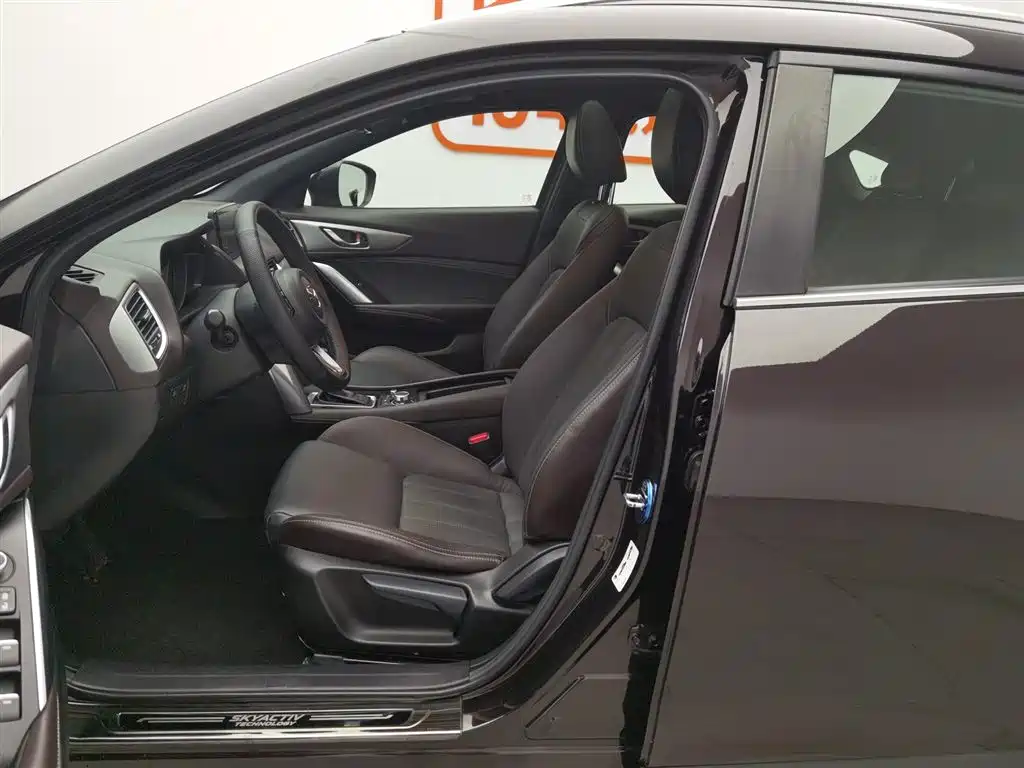 Mazda CX-4 2018 — фото 10