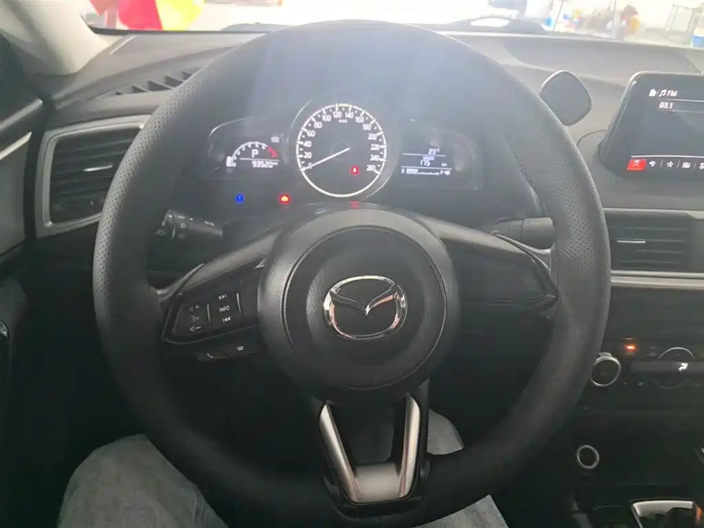 Mazda 3 Axela 2018 — фото 11