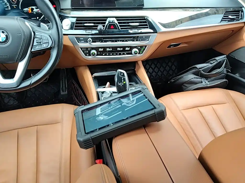 BMW 5 Series 2018 — фото 14