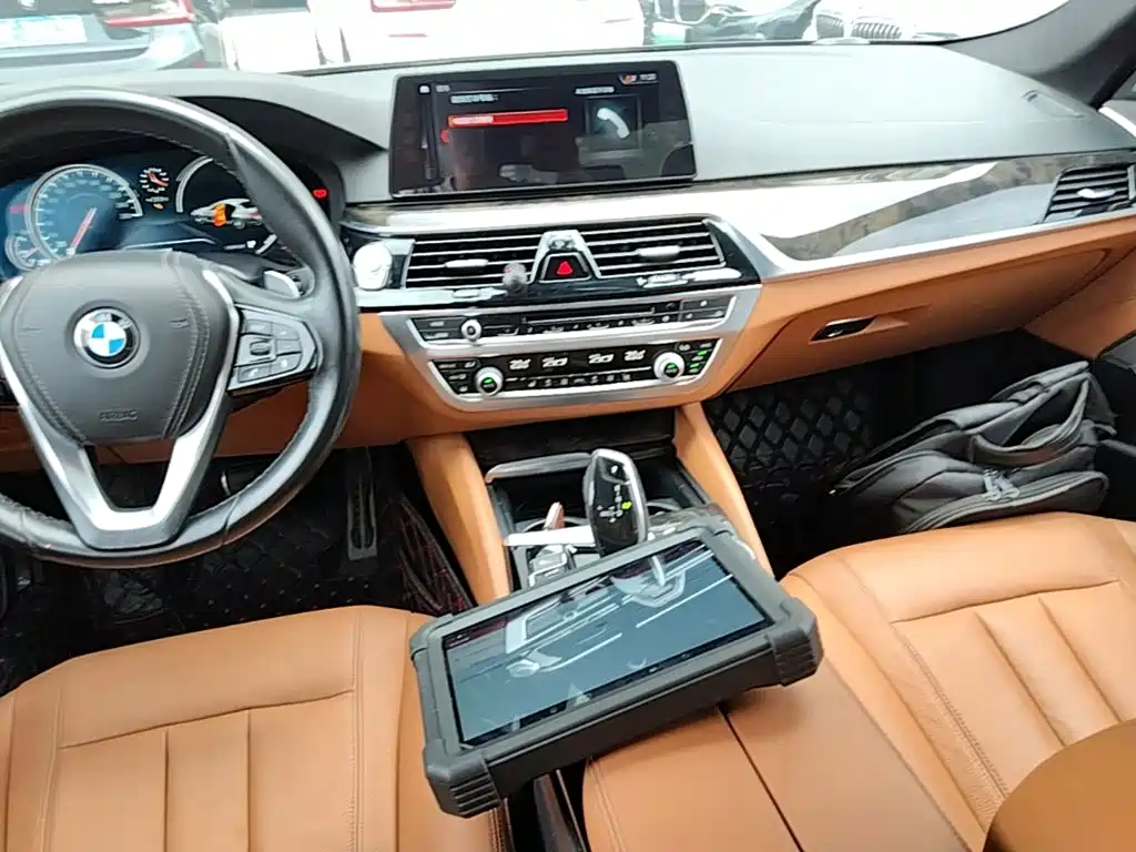 BMW 5 Series 2018 — фото 13