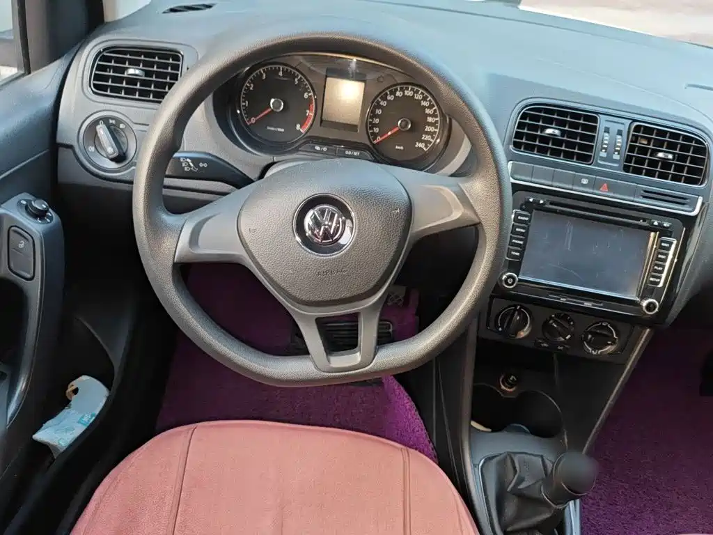 Volkswagen Polo 2015 — фото 11