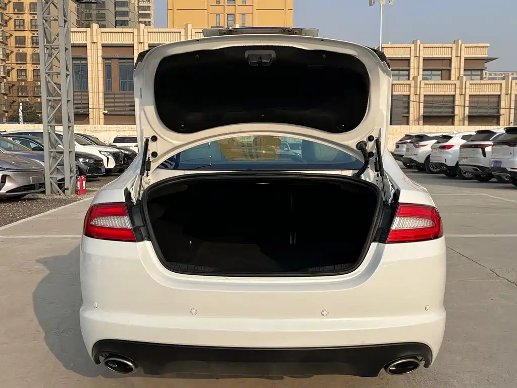Jaguar XF 2014 — фото 18