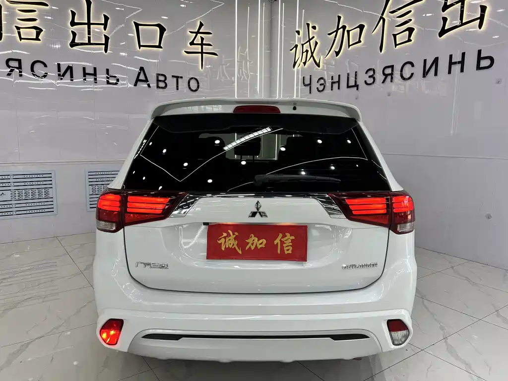 Mitsubishi Outlander 2022 — фото 5