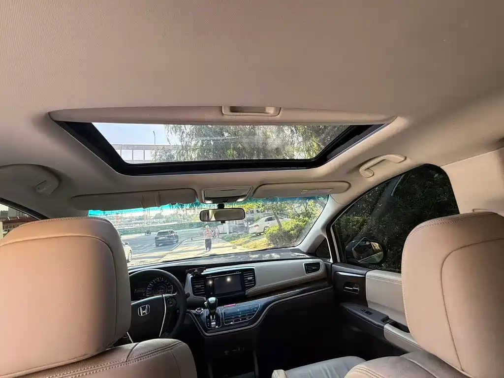 Honda Odyssey 2015 — фото 11