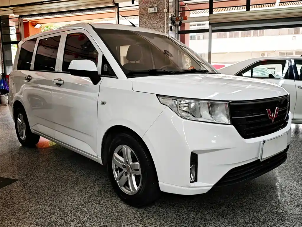 Wuling Hongguang PLUS 2021