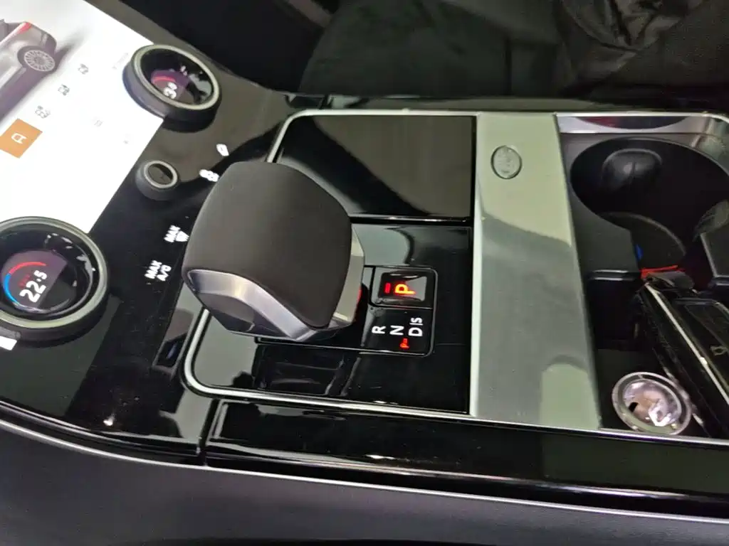 Land Rover Range Rover Velar 2022 — фото 14