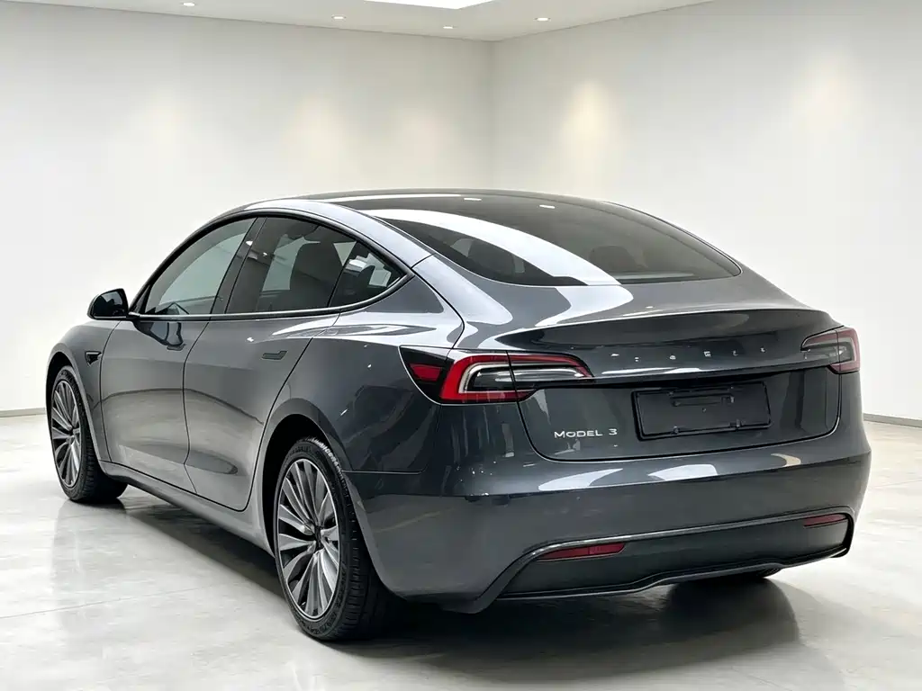 Tesla Model 3 2025 — фото 9