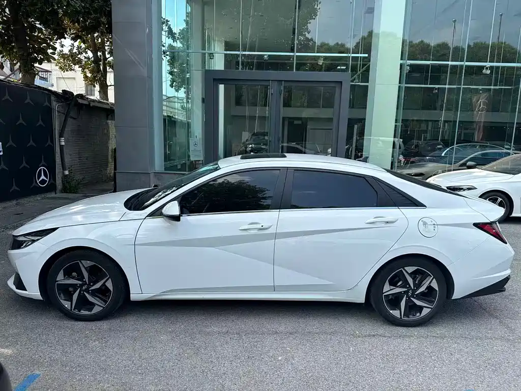 Hyundai Elantra 2022
