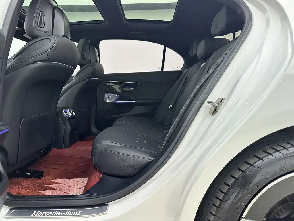 Mercedes-Benz C-Class 2023 — фото 11