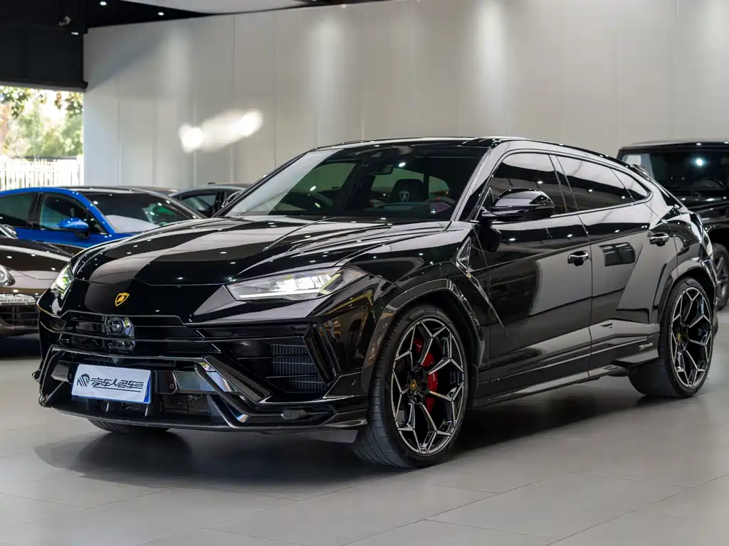 Lamborghini Urus 2023 — фото 1
