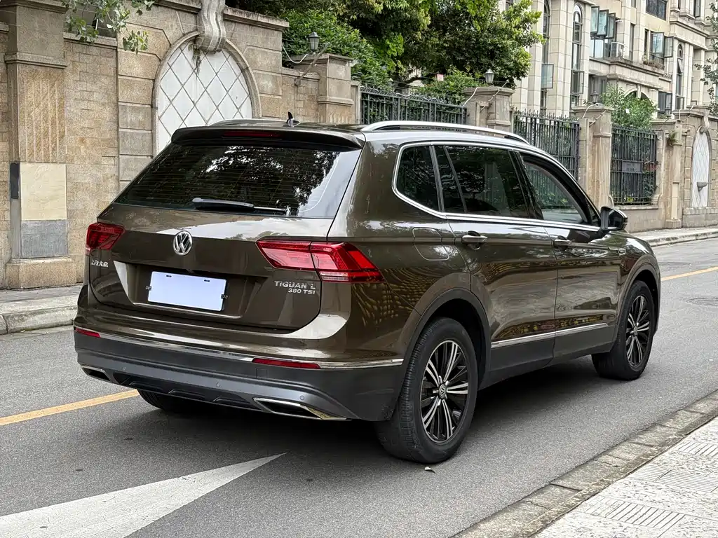 Volkswagen Tiguan L 2018 — фото 15