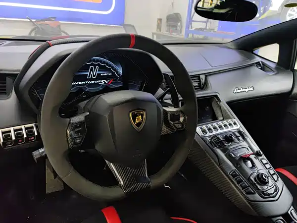 Lamborghini Aventador 2013