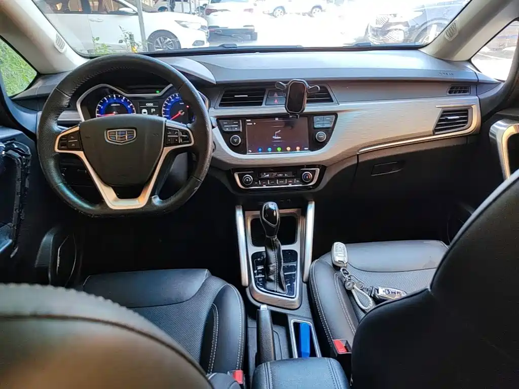 Geely Vision X3 2018 — фото 10