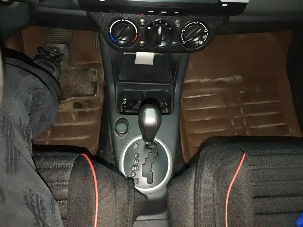 Suzuki Swift 2015 — фото 10