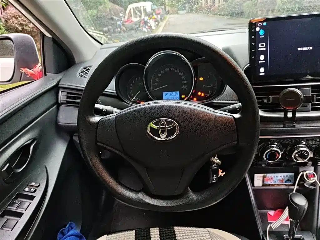 Toyota Yaris L 2021 — фото 6