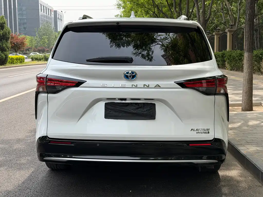 Toyota Sienna 2023 — фото 4