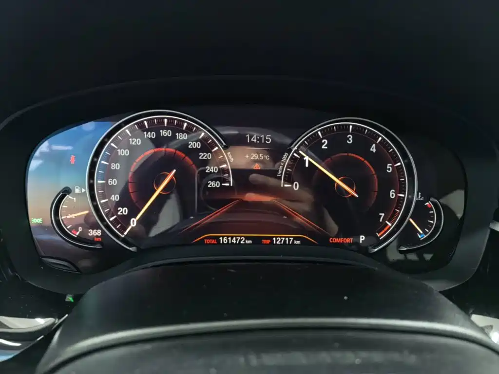 BMW 5 Series 2018 — фото 12