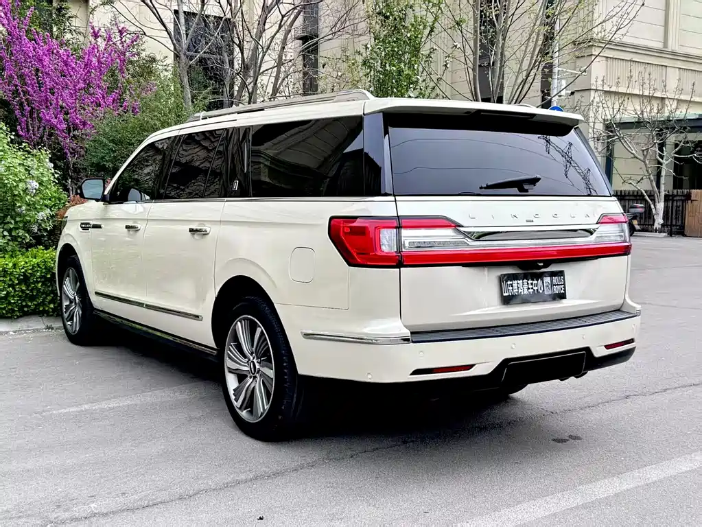Lincoln Navigator 2019 — фото 18