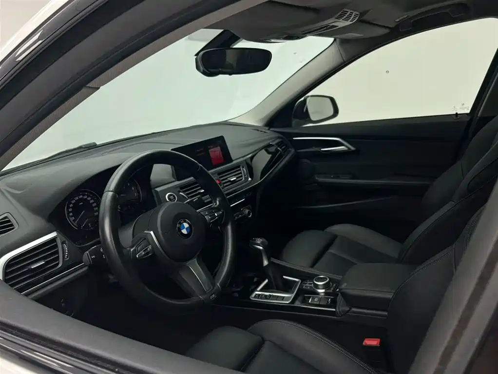 BMW 1 Series 2019 — фото 15